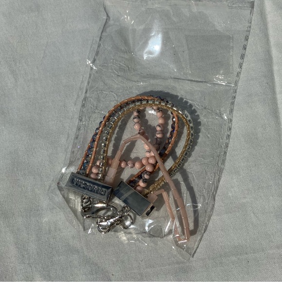 NEW IN PACKAGE - Victoria Emerson - layered clasp bracelet - Picture 3 of 5